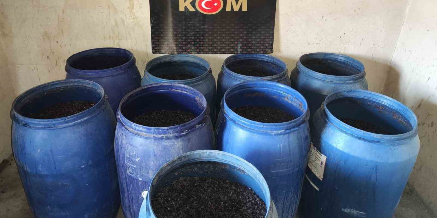 Malatya’da 4 ton 800 litre el yapımı boğma rakı ile şarap ele geçirildi