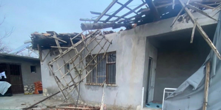 Malatya’da bir evin çatısı çöktü