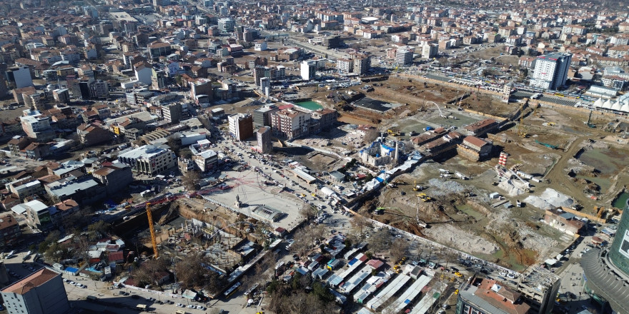 Malatya’da deprem öncesi ve sonrası çekilen görüntüler yıkımın boyutunu gözler önüne serdi