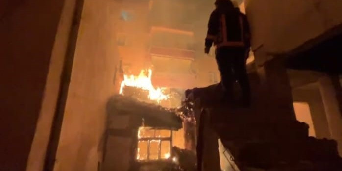 Malatya’da metruk ev yangını