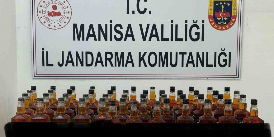 Manisa’da bir araç içerisinde 50 litre kaçak viski ele geçirildi