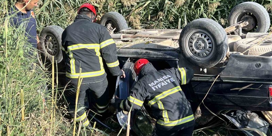Manisa’da otomobil kanala uçtu: 2 yaralı