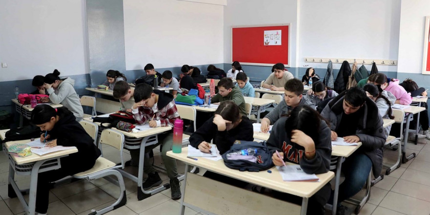 Mardin’de ortaokul ve liselere yönelik deneme sınavı gerçekleştirildi