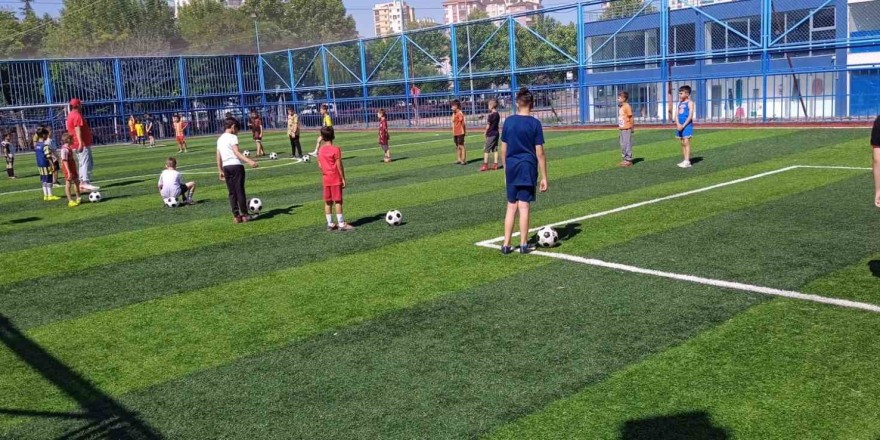 Melikgazi Belediyesi’nin yaz okulu ve spor kurslarından 21 bin kişi faydalanıyor