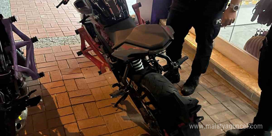 Motosikletle tek teker üzerinde gitmenin cezası ağır oldu