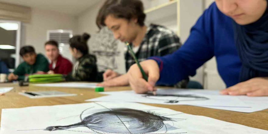Muğla’da gençler sanat atölye çalışmalarında