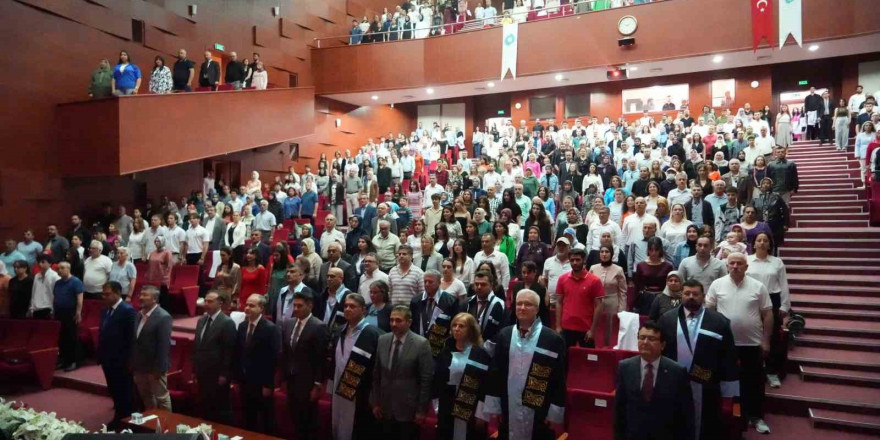 Niğde Ömer Halisdemir Üniversitesi’nde 225 tıp öğrencisi beyaz önlük giydi