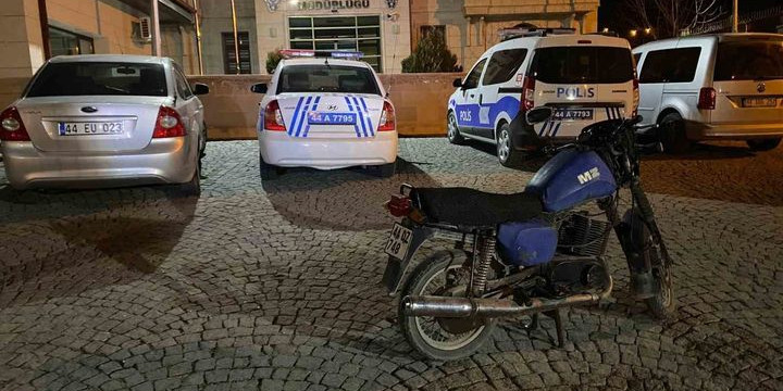 Polis motosiklet hırsızını 50 saatlik kamera kaydını inceleyerek buldu