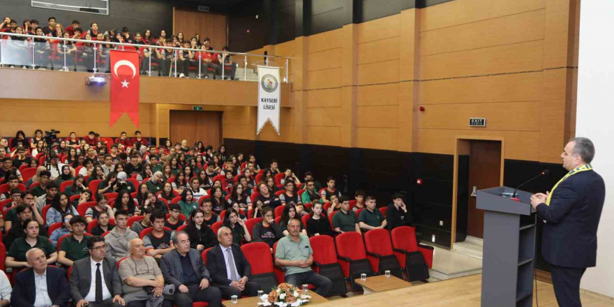 Rektör Prof. Dr. Altun, Kayseri Lisesi’nde öğrenciler ile bir araya geldi