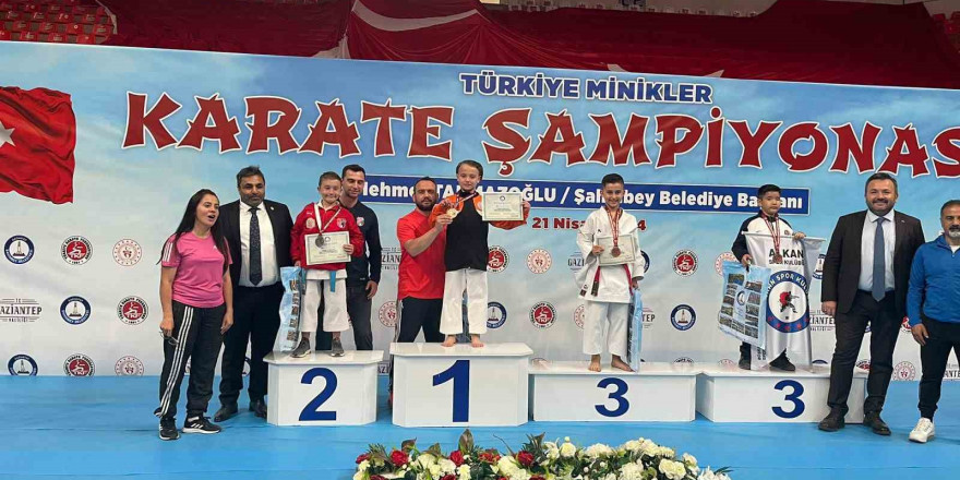 Sandıklı’nın altın çocuğu Türkiye şampiyonu oldu