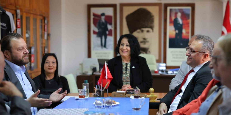 Serkan Yazıcı Marmaris Atatürkçü düşünce derneğini ziyaret etti