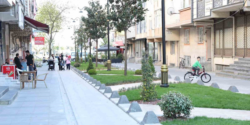 Sultangazi Belediye Başkanı Dursun, prestij caddesinde yerinde inceleme yaptı