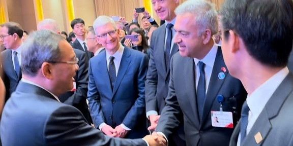 TFI TAB Gıda Yatırımları CEO’su Korhan Kurdoğlu Çin Halk Cumhuriyeti Başbakanı ile görüştü