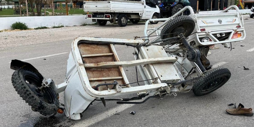 Tokat’ta tarım aracı ile otomobil çarpıştı: 1’i ağır 2 yaralı