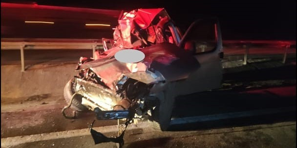 Traktör römorkuna çarpan kamyonetin sürücüsü hayatını kaybetti