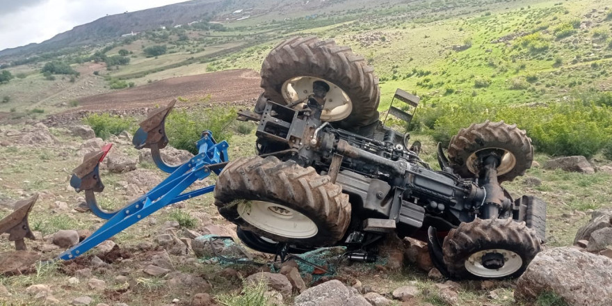 Tunceli’de traktör şarampole yuvarlandı: 1 yaralı