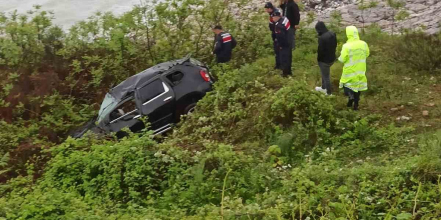 Türkeli’de otomobil şarampole yuvarlandı: 1 yaralı