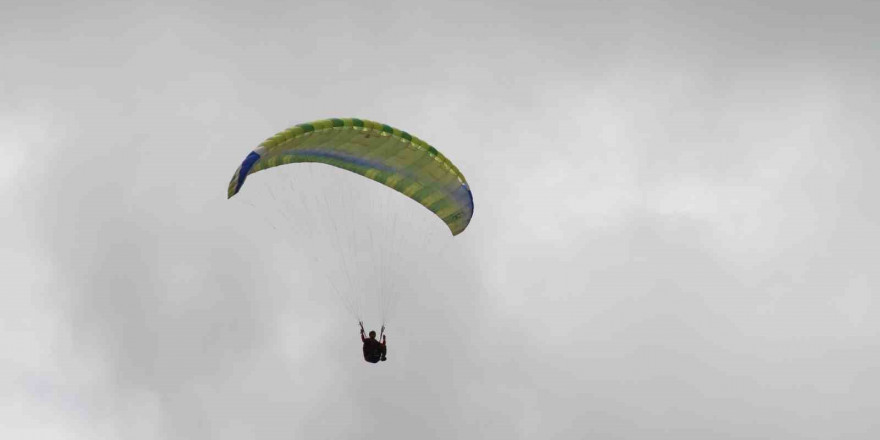 Türkiye Yamaç Paraşütü Ege Bölgesi Hedef Yarışması Uşak’ta yapıldı