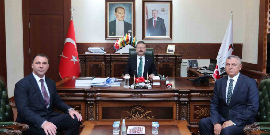Vali Hüseyin Aksoy, Başkan Karabacak’ı makamında kabul etti