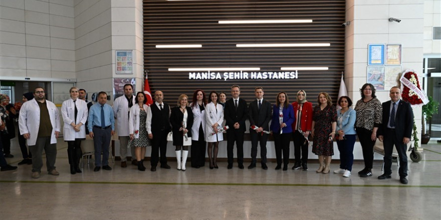 Vali Ünlü, 14 Mart Tıp Bayramında Manisa Şehir Hastanesini ziyaret etti