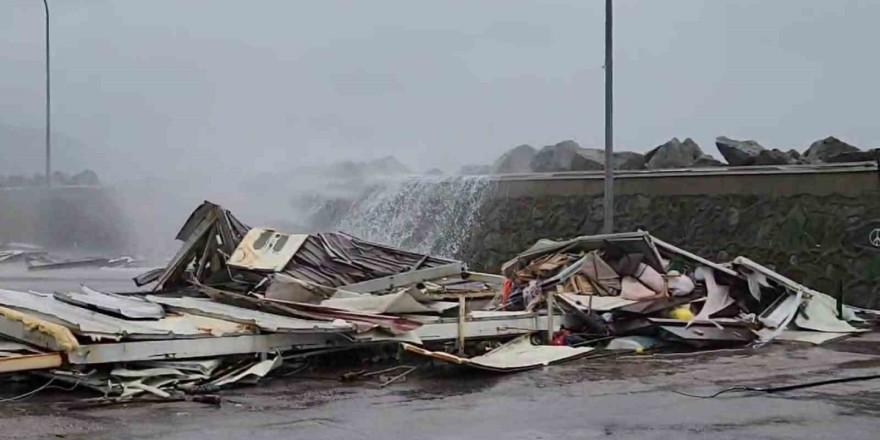 Yalova Esenköy Balıkçı Barınağı fırtınada yerle bir oldu
