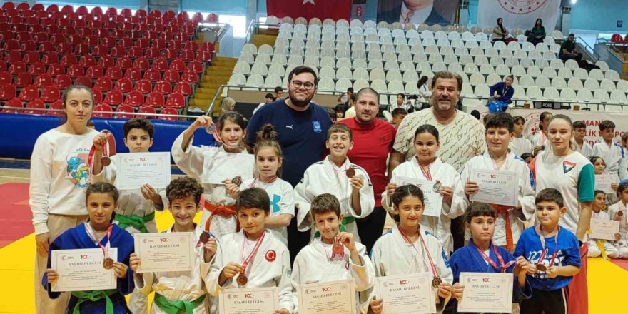 Yunusemreli judocular 100. Yıl Turnuvası’na damga vurdu