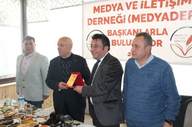 Yenimahalle Belediye Başkanı Yaşar yerel medya mensuplarıyla bir araya geldi