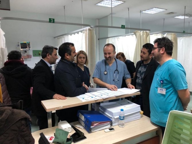 Sağlık-Sen Genel Başkanı Metin Memiş, doktorun saldırıya uğradığı hastaneyi ziyaret etti