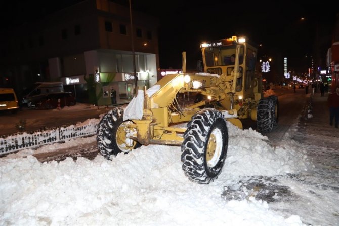 Nevşehir’de kar temizleme çalışmaları devam ediyor