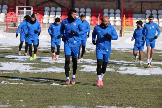 Nevşehir Belediyespor, Yomraspor hazırlıklarını sürdürüyor