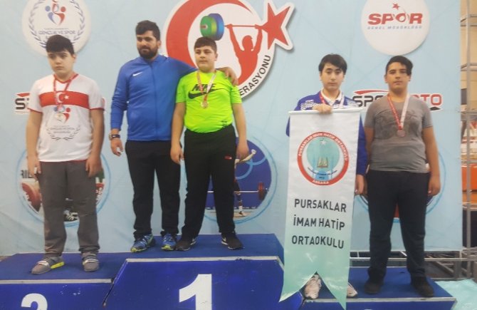 Türkiye Halter Şampiyonası’nda Pursaklar bronz madalya kazandı