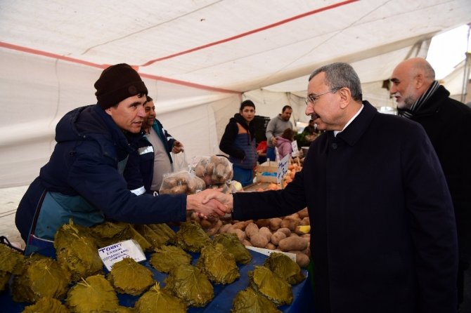 Ataşehir Belediye Başkan Adayı İsmail Erdem semt pazarını gezdi