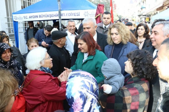 Başkan Çerçioğlu, Efeler Salı Pazarı’nı ziyaret etti