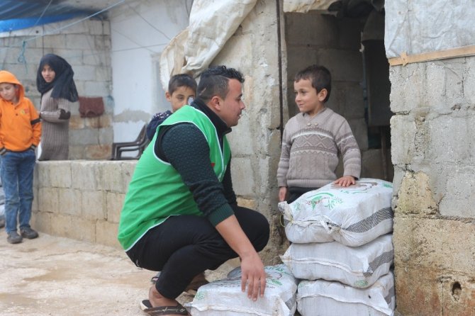 Suriyeli yetim ailelerine yardım