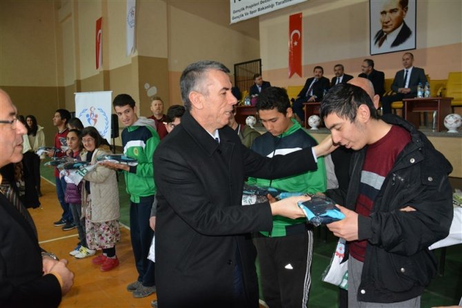 Futsal şenliği malzeme dağıtım töreni yapıldı