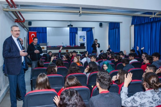 Başkan Özkan öğrencilerden kitap okuma sözü aldı