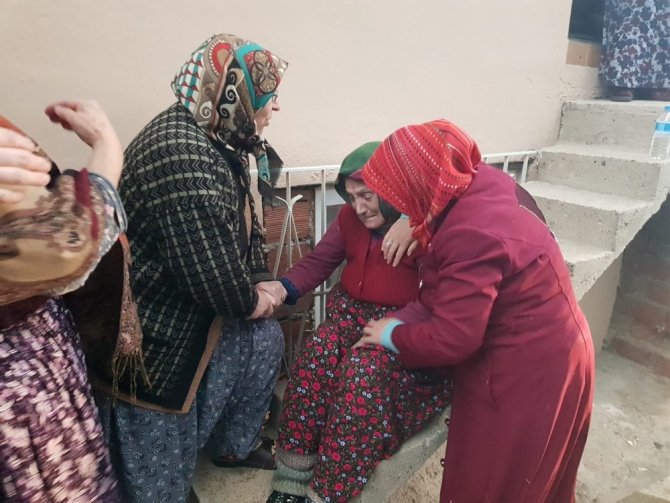 Evi yanan 93 yaşındaki Nazire ninenin gözyaşları