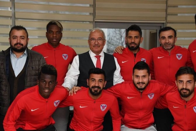 Mersin İdmanyurdu yönetimi ve futbolcularından, Başkan Kocamaz’a ziyaret