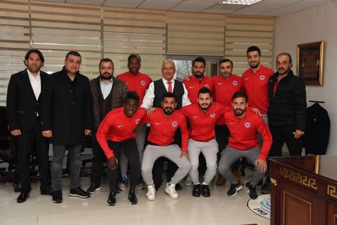 Mersin İdmanyurdu yönetimi ve futbolcularından, Başkan Kocamaz’a ziyaret