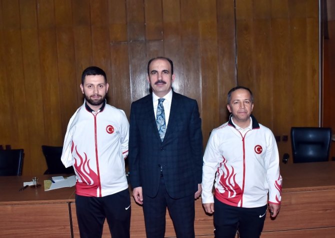 Başkan Altay, şampiyon para tekvandocuyu ödüllendirdi