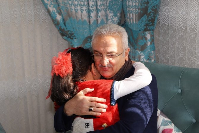 Erzincan’da evi yanan Çiçek ailesinin mağduriyeti giderildi