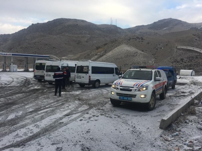 Horasan İlçe Jandarma Trafik ekiplerinden öğrenci servislerine sıkı takip