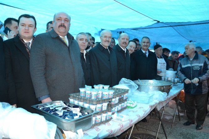 Balıkesir’de MHP’nin 50 kuruluş yılı için pilav hayrı düzenlendi