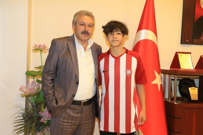 Nevşehir Belediyespor alt yapı futbolcusu Karayazı U 14 Milli takım kampına davet edildi