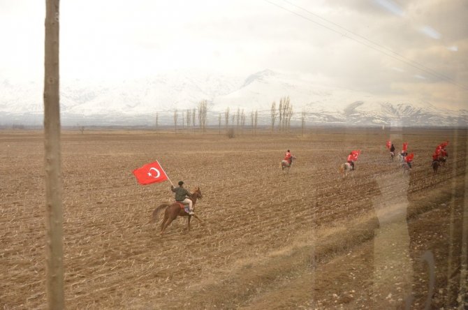 Bakan Ersoy’un Erzincan’daki tren yolculuğu