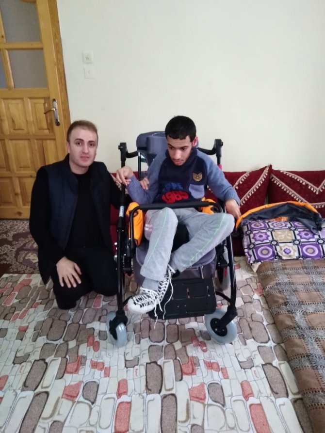 Zihinsel Engeli Çocuğa Engelli Puseti Yardımı Yapıldı