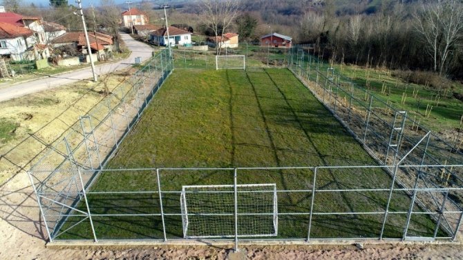 Kandıra’nın köylerine futbol sahası