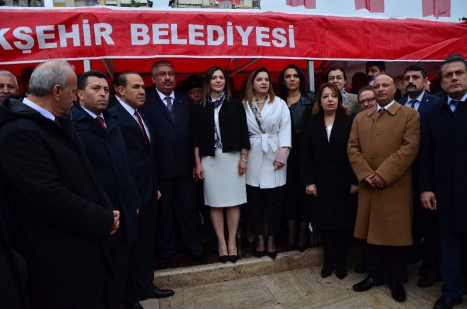 MHP’nin 50. kuruluş yıldönümü dolayısıyla Atatürk Parkı’nda çelenk sunuldu