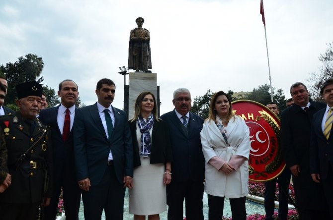 MHP’nin 50. kuruluş yıldönümü dolayısıyla Atatürk Parkı’nda çelenk sunuldu