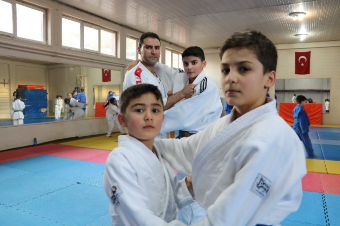 Aile boyu judo